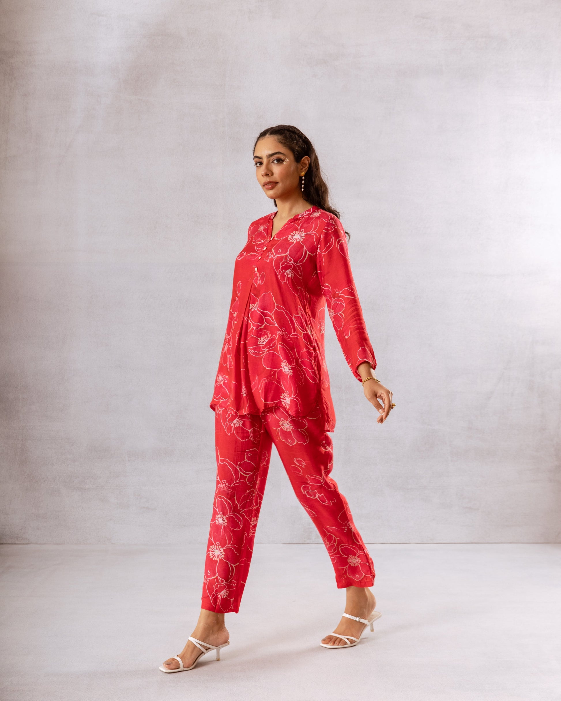 Crimson Petals: Red Minimal Floral Muslin Co-ord Set - Hukum Jaipur