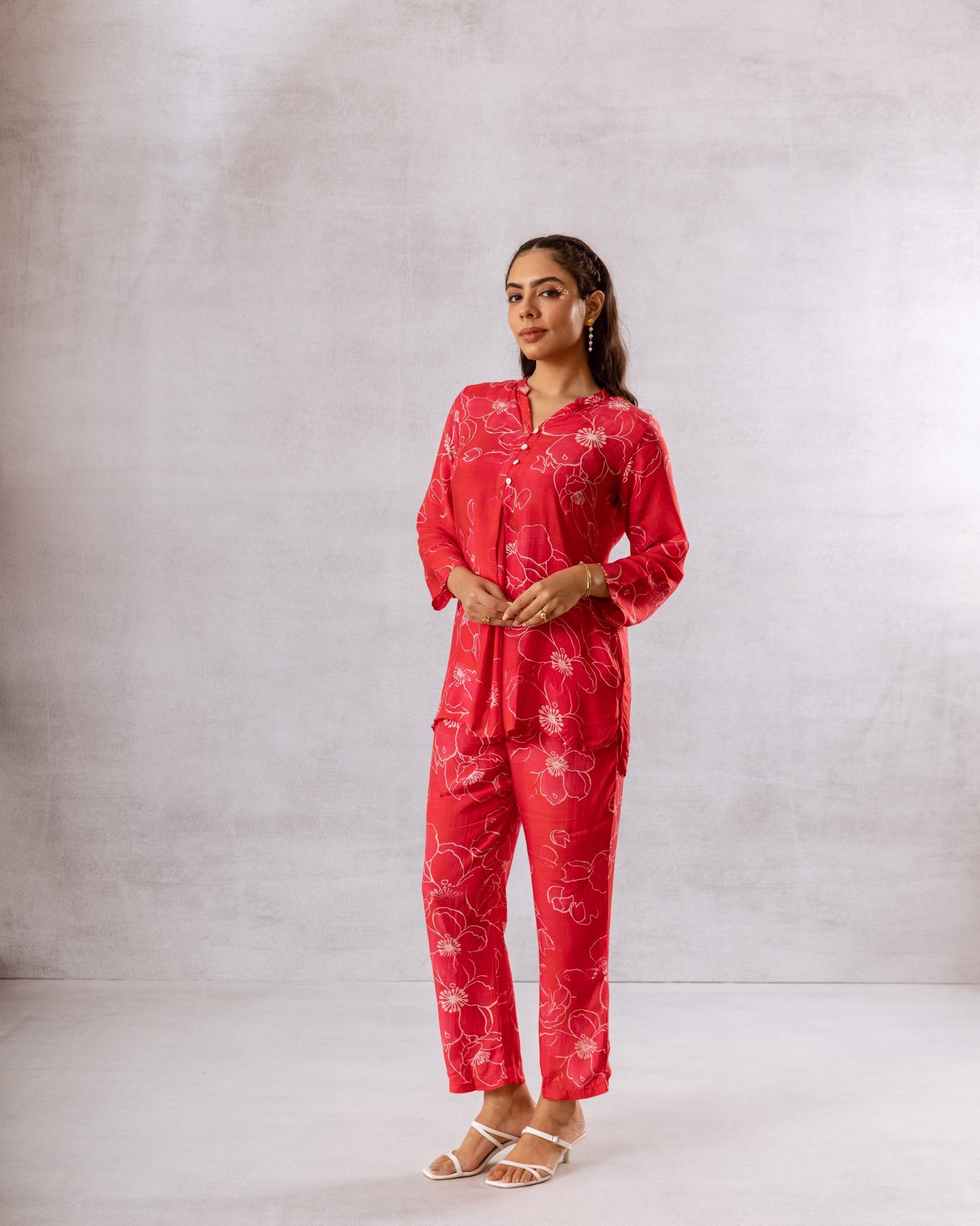 Crimson Petals: Red Minimal Floral Muslin Co-ord Set - Hukum Jaipur